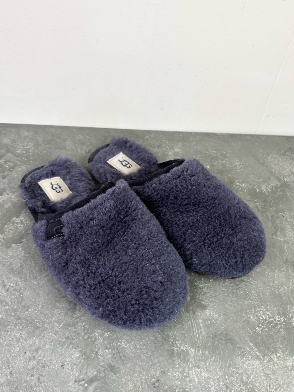 UGG Women's Fluffette Slippers in True Navy house shoes size 7